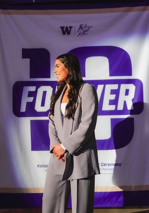 Image post by @UW_WBB on Twitter