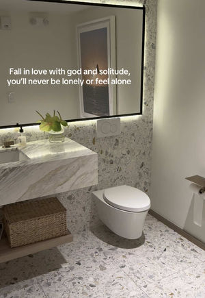 Video post by @liathelook on TikTok