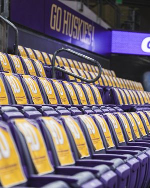 Image post by @uw_mbb on Instagram