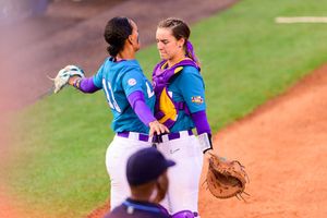 Image post by @LSUsoftball on Twitter