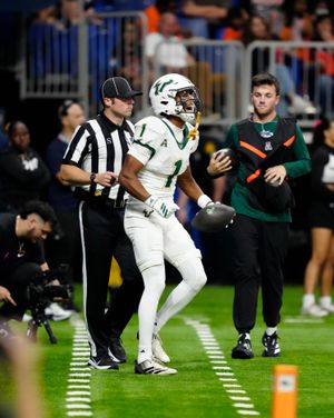 Image post by @usffootball on Instagram