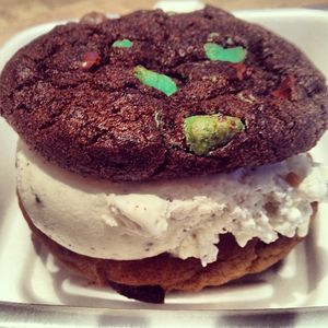 Image post by @insomniacookies on Instagram