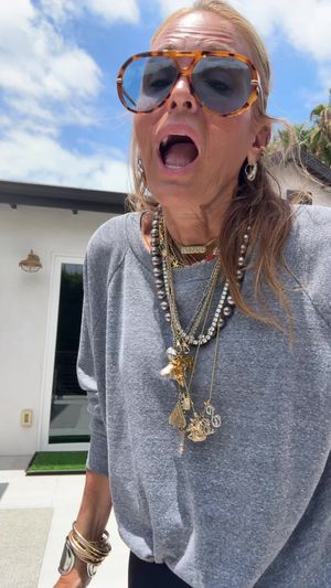 Video post by @shop.with.caroline on TikTok