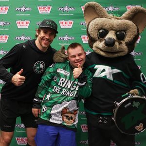 Image post by @txstarshockey on Instagram