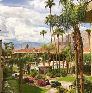 Image post by @HiltonHotels on Twitter