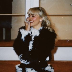 Image post by @slaybrinacarpenterr on Instagram