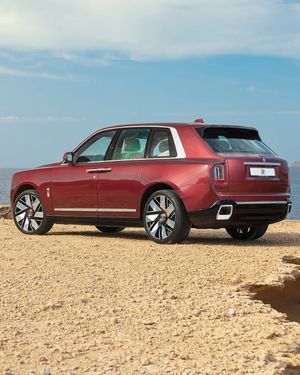 Image post by @rollsroycecarsna on Instagram