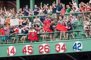Image post by @fenwaypark on Twitter