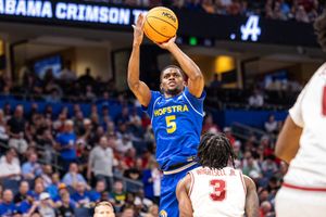 Image post by @HofstraMBB on Twitter