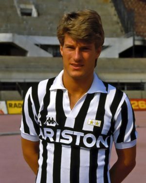 Image post by @retro_calcio on Instagram