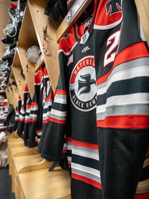 Image post by @everythingcollegehockey on Instagram