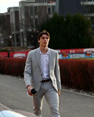 Image post by @du_hockey on Instagram