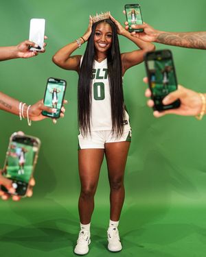 Image post by @charlottewbb on Instagram