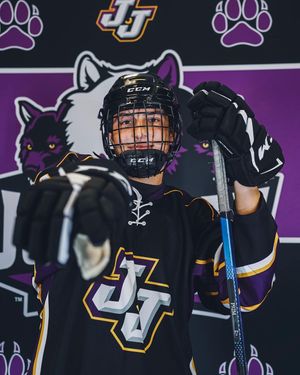 Image post by @jjcrhockey on Instagram