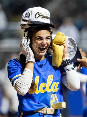Image post by @uclasoftball on Instagram