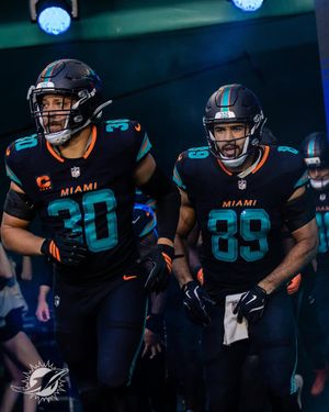 Image post by @losdolphins on Instagram