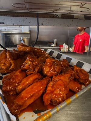 Image post by @wingnutzbarandgrill on Instagram
