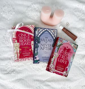 Image post by @blondiereads_ on Instagram