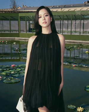 Image post by @harpersbazaarkorea on Instagram