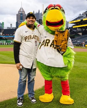 Image post by @pirate_parrot on Instagram