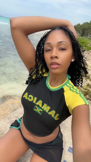 Video post by @liathelook on TikTok