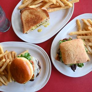 Image post by @friendlys on Instagram