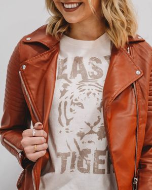 Image post by @shopfillyflair on Instagram