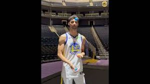Video post by @santacruzbasketball on YouTube