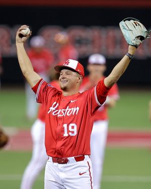 Image post by @uhcougarbb on Instagram