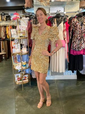 Image post by @shopleetracy on Facebook