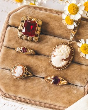 Image post by @maejeanvintage on Instagram