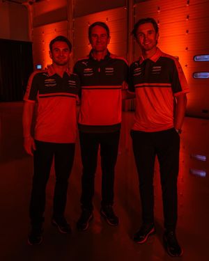 Image post by @arrowmclaren on Instagram