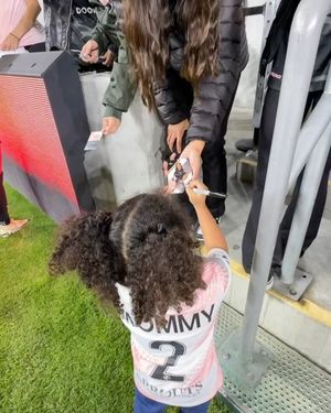 Image post by @sydneyleroux on Instagram
