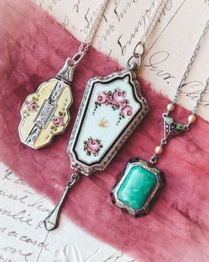 Image post by @maejeanvintage on Instagram