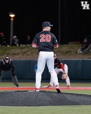Image post by @uhcougarbb on Instagram
