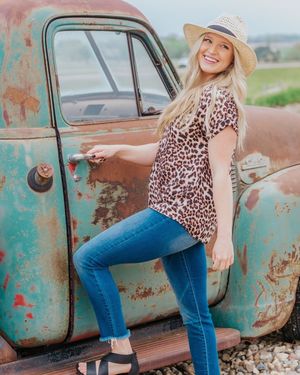 Image post by @shopfillyflair on Instagram