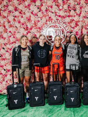 Image post by @nikegirlseybl on Instagram