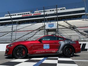 Image post by @MartinsvilleSwy on Twitter