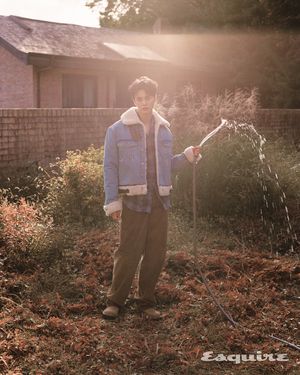 Image post by @esquire.korea on Instagram