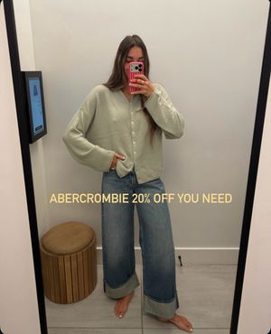Image post by @sabrinanoellee on Instagram