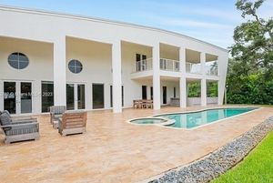 Image post by @ranarealtymiami on Instagram