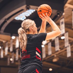 Image post by @louisvillewbb on Instagram