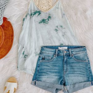 Image post by @shopfillyflair on Instagram