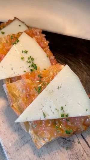 Video post by @lipsmackingfoodie on Instagram