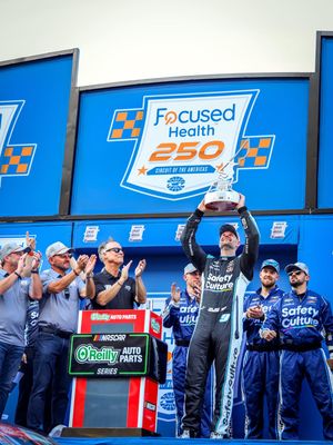 Image post by @nascaratcota on Instagram
