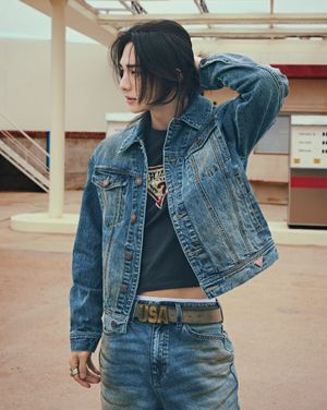 Image post by @esquire.korea on Instagram