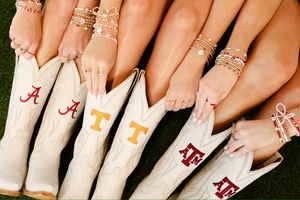 Image post by @beadedblondes on Instagram