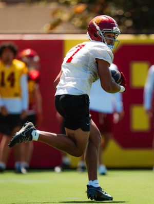 Image post by @uscfb on Instagram