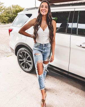 Image post by @sabrinanoellee on Instagram