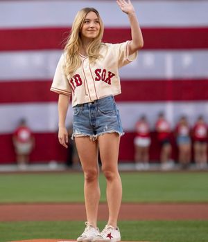 Image post by @PodOnLansdowne on Twitter